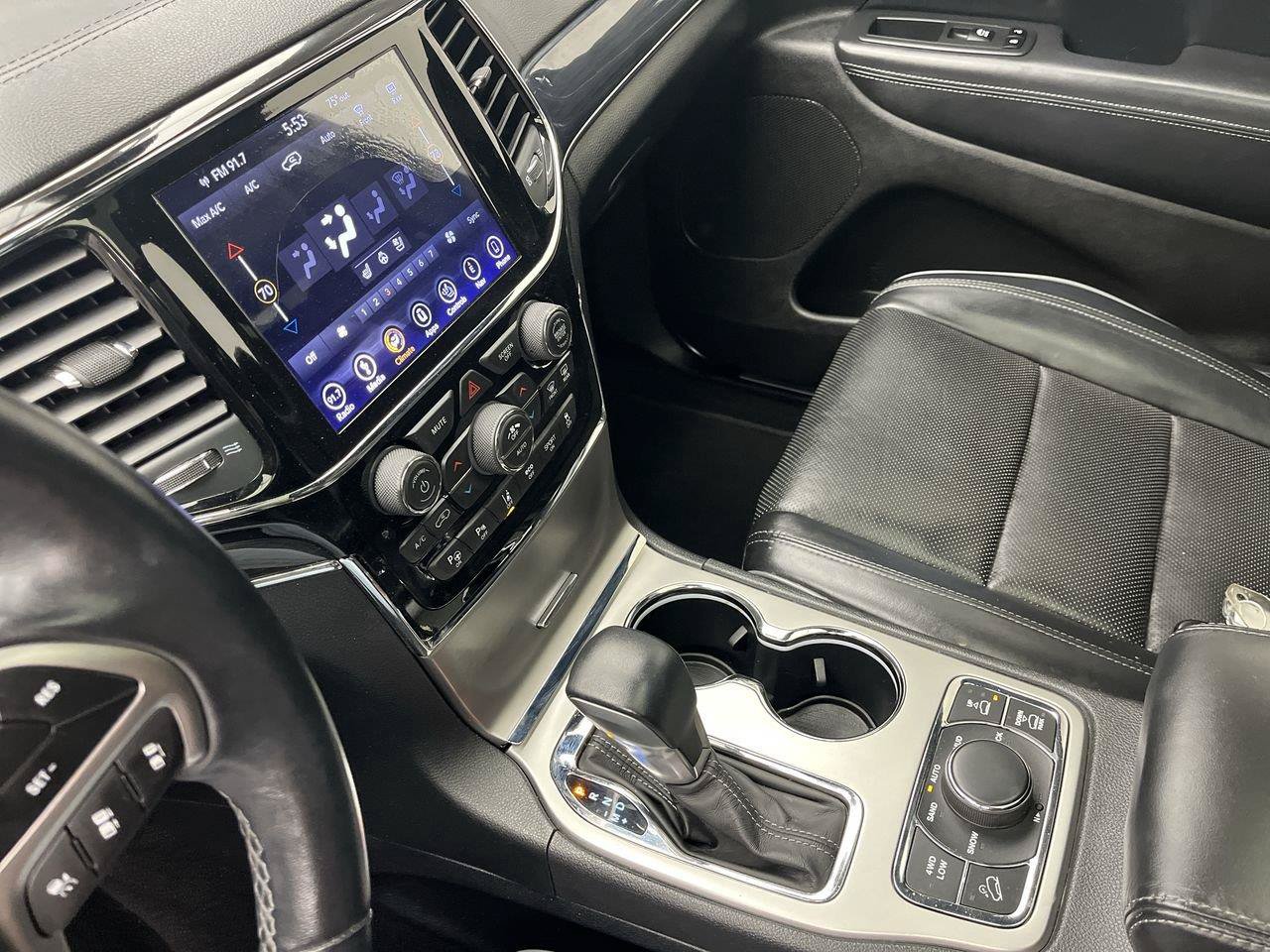 Used 2019 Jeep Grand Cherokee Overland AWD/4WD image 18