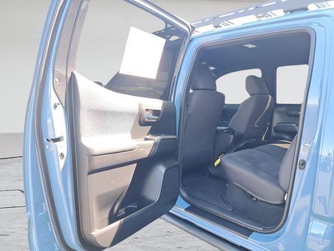 Used 2019 Toyota Tacoma TRD Off-Road w/ Technology Package AWD/4WD image 11