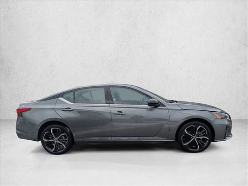 Used 2025 Nissan Altima 2.5 SR image 4