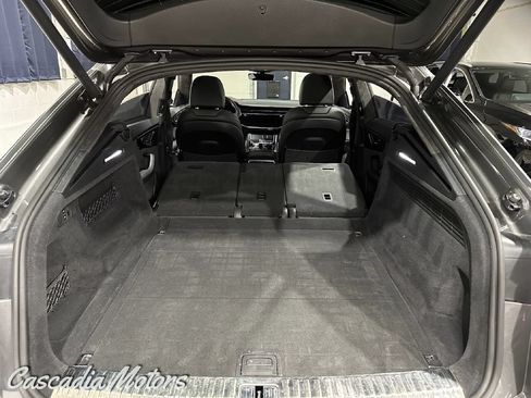 Used 2019 Audi Q8 Prestige w/ Luxury Package AWD/4WD image 12
