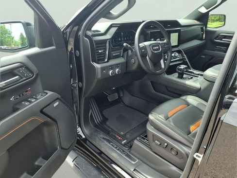 Used 2025 GMC Sierra 1500 AT4 w/ AT4 Premium Package AWD/4WD image 9