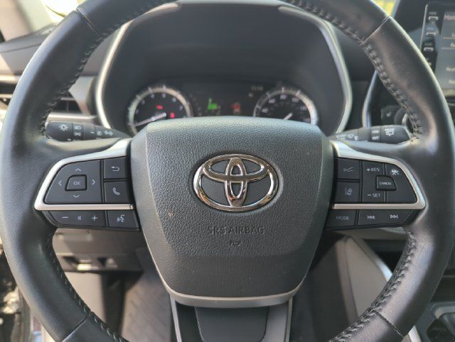 Used 2022 Toyota Highlander XLE FWD image 44