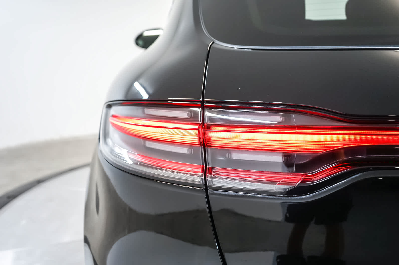 Certified 2026 Porsche Macan AWD/4WD image 11
