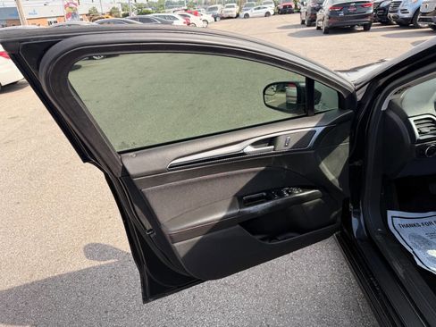 Used 2015 Ford Fusion SE w/ Equipment Group 201A FWD image 18