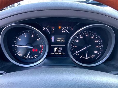Used 2015 Toyota Land Cruiser image 26