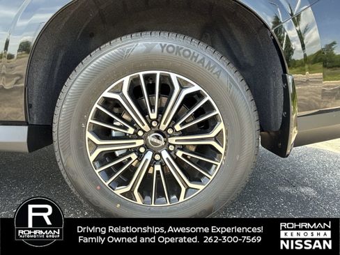 New 2025 Nissan Armada SL w/ Captain's Chari Seat Package image 6