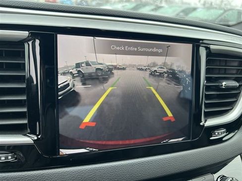 Used 2020 Chrysler Pacifica Touring-L image 25