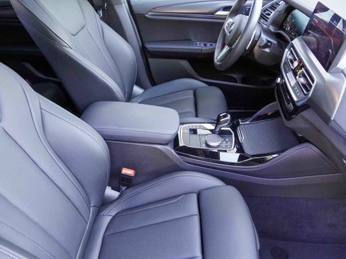 Used 2025 BMW X4 M40i image 12