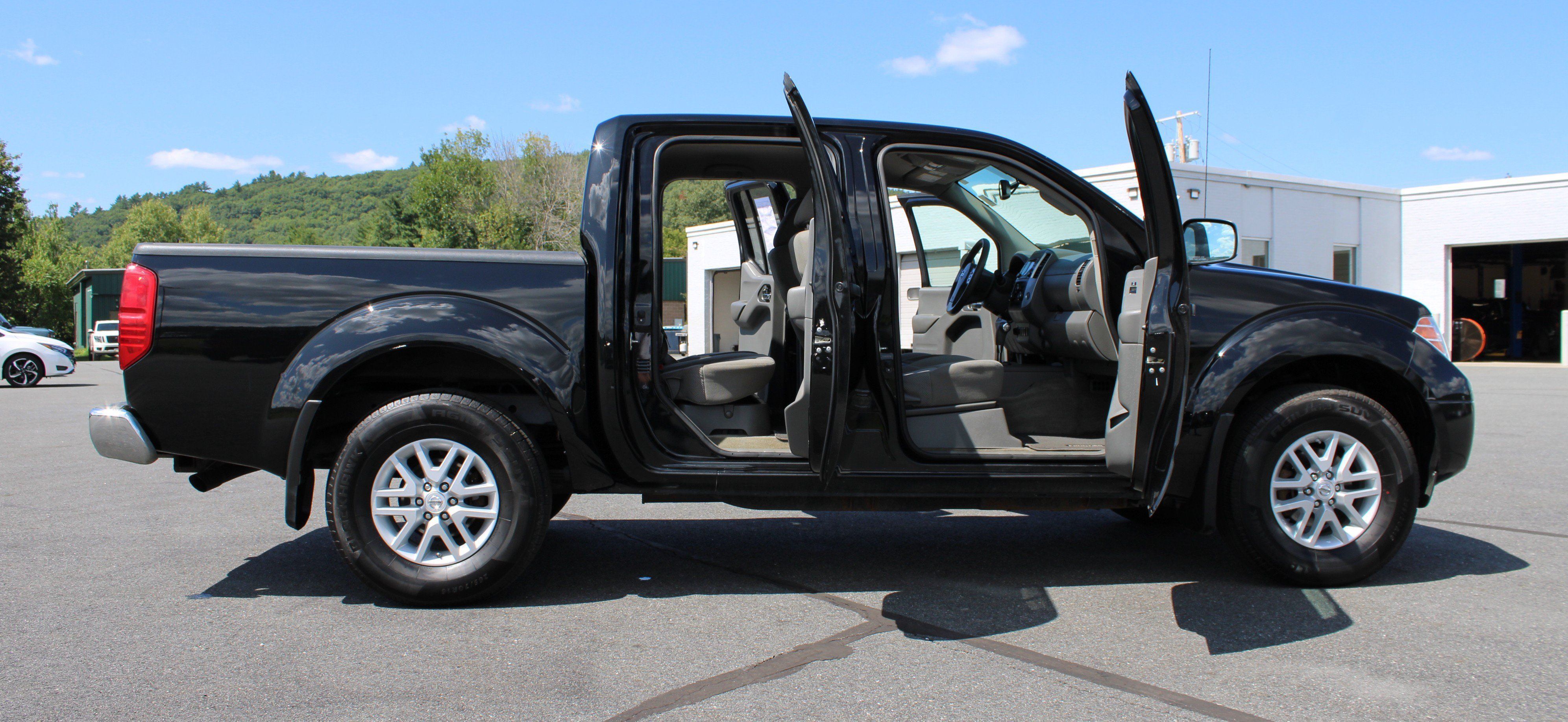 Used 2017 Nissan Frontier SV w/ SV Value Truck Package AWD/4WD image 17