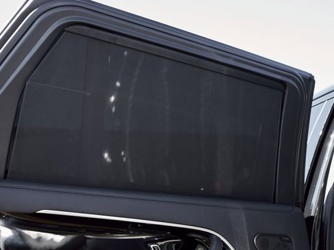 Used 2025 Land Rover Range Rover Long Wheelbase Autobiography image 48