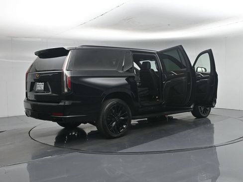 Used 2021 Cadillac Escalade ESV Luxury AWD/4WD image 36