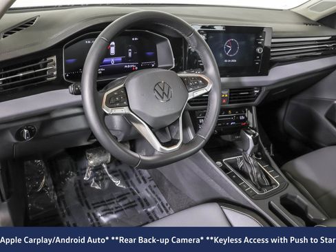 Used 2025 Volkswagen Jetta SE w/ Black Wheel Package image 5