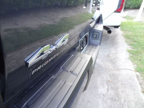 Used 2025 Toyota Tacoma SR5 AWD/4WD image 8