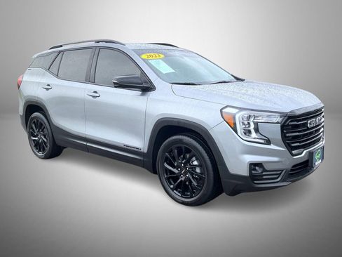Used 2023 GMC Terrain SLT w/ Tech Package AWD/4WD image 3