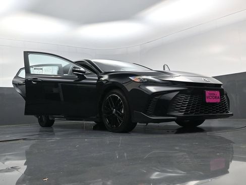 Used 2025 Toyota Camry SE FWD image 26