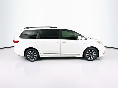 Used 2019 Toyota Sienna XLE Premium AWD/4WD image 10