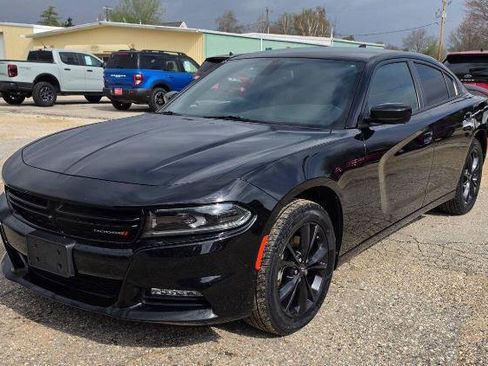 Used 2022 Dodge Charger SXT w/ Blacktop Package AWD/4WD image 2
