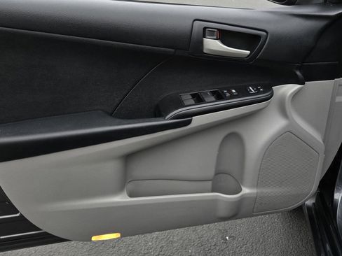 Used 2012 Toyota Camry LE image 8
