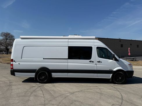 Used 2013 Freightliner Sprinter 2500 RWD image 8
