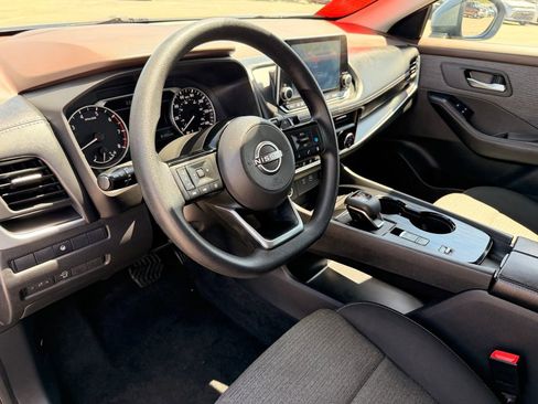 Used 2023 Nissan Rogue SV FWD image 7