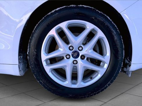 Used 2015 Ford Fusion SE image 11