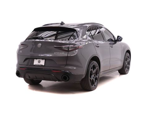 Used 2024 Alfa Romeo Stelvio Veloce image 4