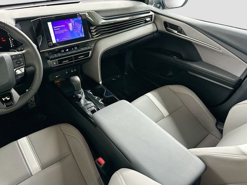 Used 2025 Toyota Camry SE image 20