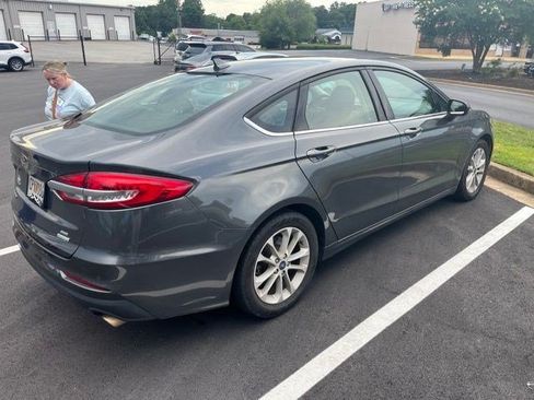 Used 2020 Ford Fusion SE FWD image 8