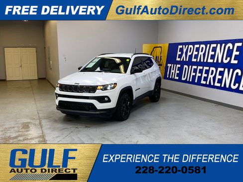 Used 2026 Jeep Compass Latitude AWD/4WD image 4