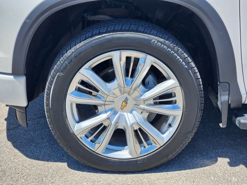 Used 2024 Chevrolet Silverado 1500 High Country w/ Technology Package AWD/4WD image 10