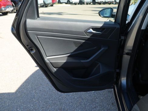 Used 2023 Volkswagen Jetta SE image 18