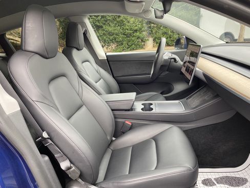 Used 2022 Tesla Model Y Long Range image 30