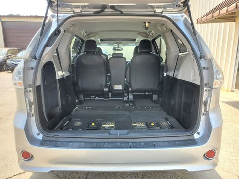 Used 2017 Toyota Sienna SE w/ SE Preferred Package image 78