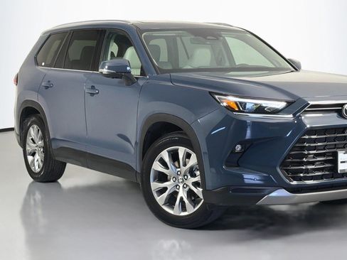 Used 2025 Toyota Grand Highlander AWD image 15