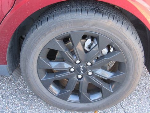 Used 2023 Kia Carnival SX image 10