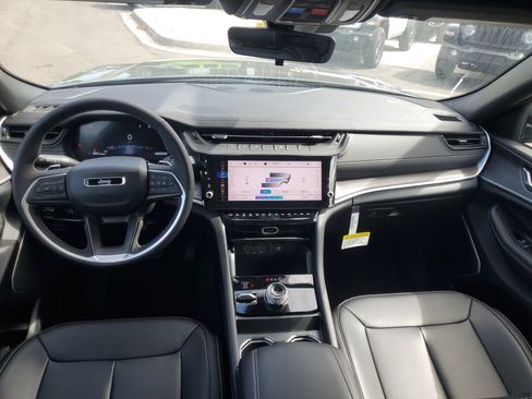 New 2026 Jeep Grand Cherokee Limited image 11