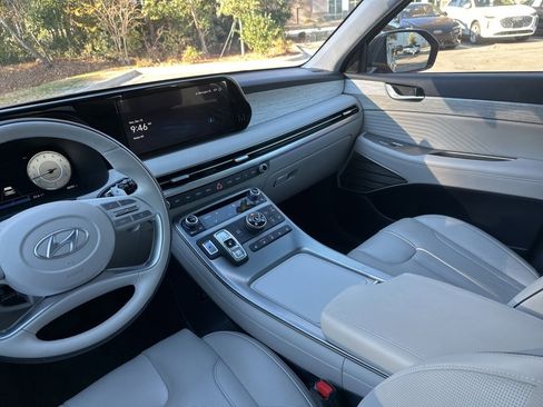 Used 2024 Hyundai Palisade Calligraphy image 17