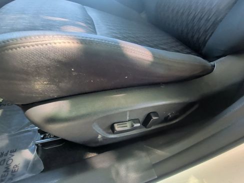Used 2017 Nissan Rogue SV FWD image 13
