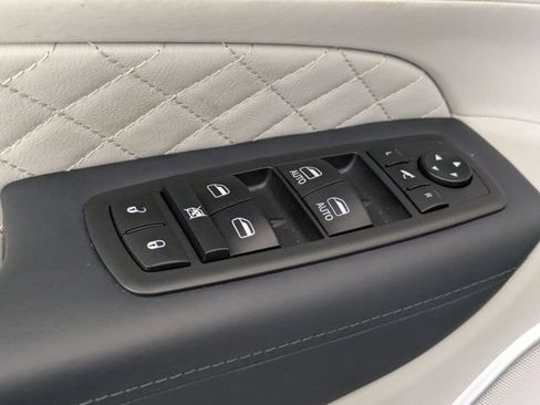 Used 2021 Jeep Grand Cherokee Summit RWD image 10