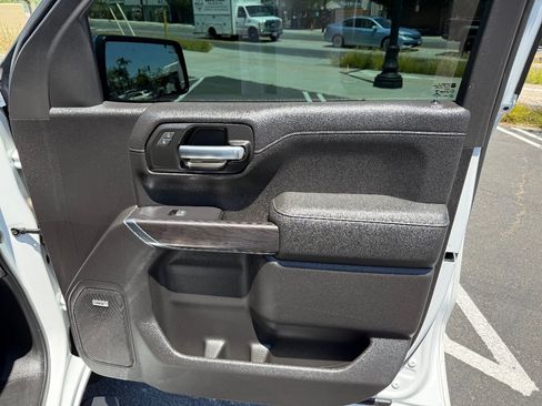 Used 2019 Chevrolet Silverado 1500 LTZ w/ LTZ Premium Package AWD/4WD image 16