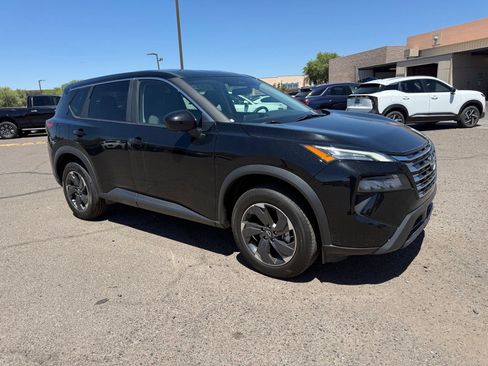Certified 2025 Nissan Rogue SV FWD image 3