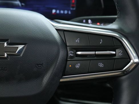 Used 2025 Chevrolet Equinox ACTIV w/ Safety and Technology Package image 14