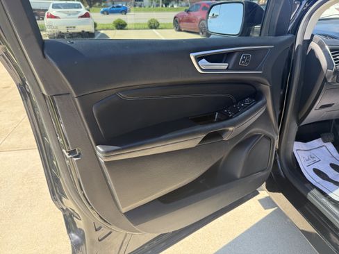 Used 2018 Ford Edge Titanium w/ Equipment Group 301A FWD image 19