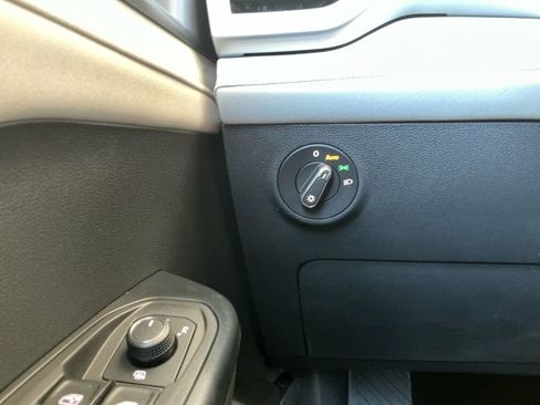 New 2025 Volkswagen Taos SE image 22