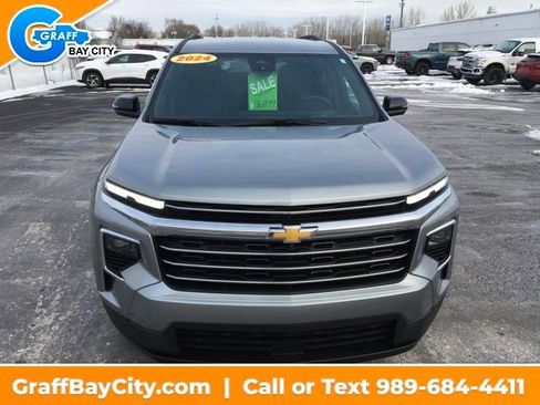 Used 2024 Chevrolet Traverse LT image 8