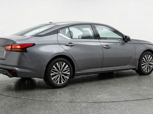 Used 2025 Nissan Altima 2.5 SV image 9