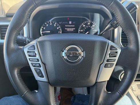 Used 2021 Nissan Titan SV w/ SV Convenience Package image 21