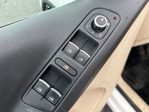 Used 2014 Volkswagen Tiguan SE image 21