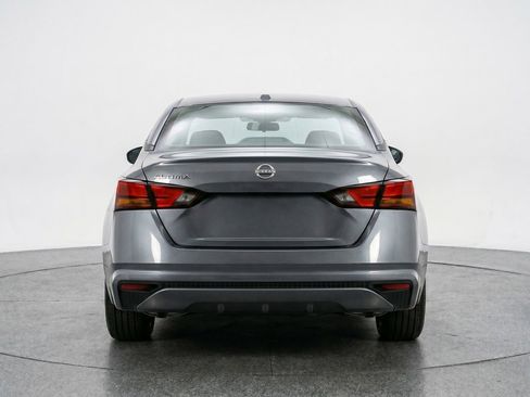 Used 2025 Nissan Altima 2.5 SV FWD image 7