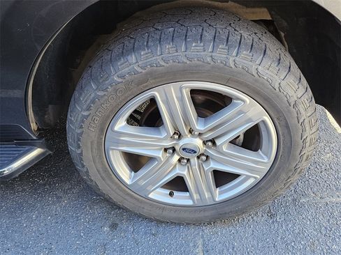 Used 2021 Ford Expedition XLT image 8